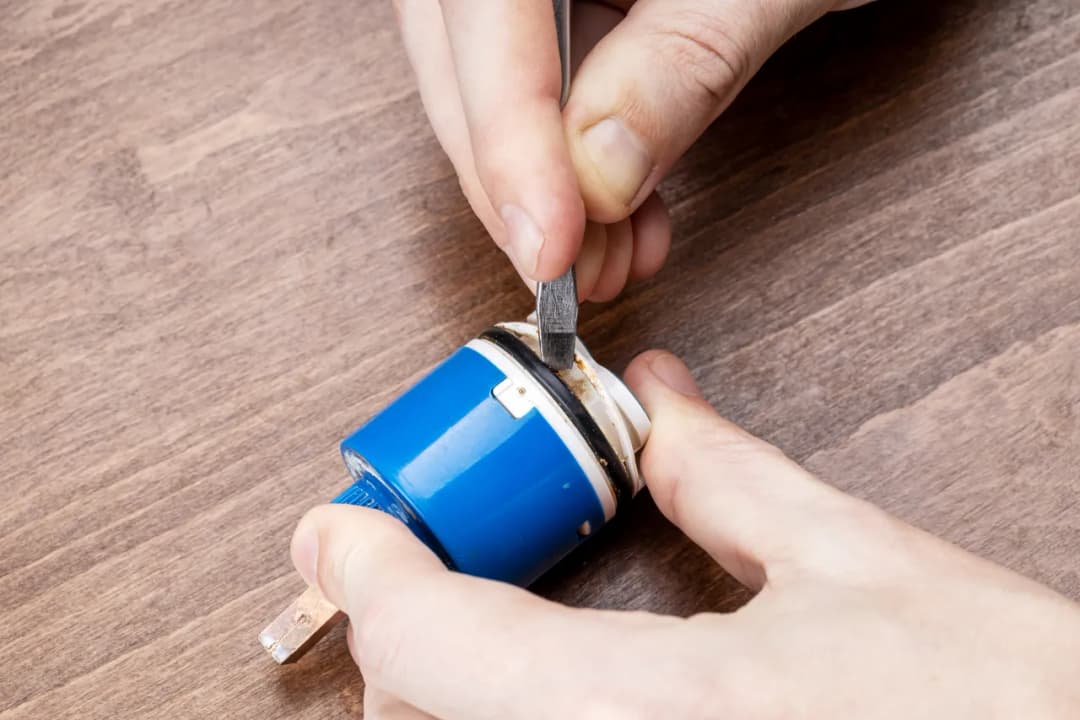 Jak wymienić uszczelkę w baterii prysznicowej i uniknąć przecieków