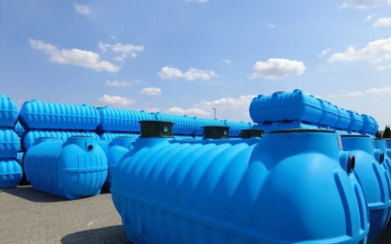 Czy zbiornik na deszczówkę wymaga zgłoszenia? Poznaj ważne przepisy