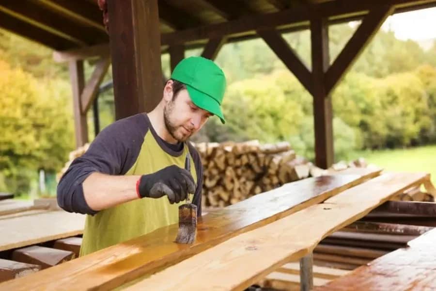 Jakie wkręty do deski tarasowej wybrać, aby uniknąć problemów?