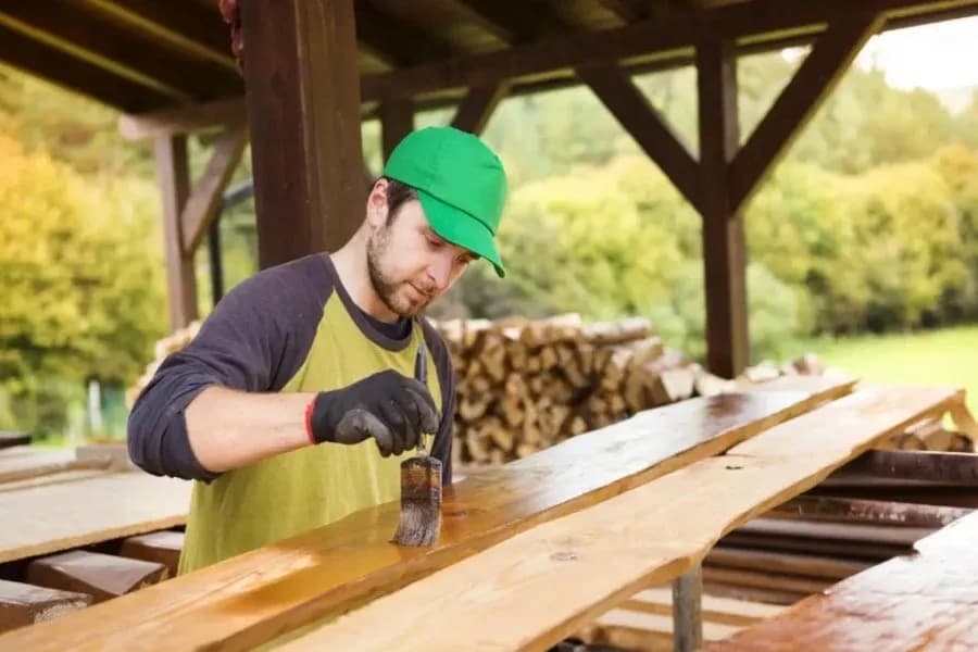 Jakie wkręty do deski tarasowej wybrać, aby uniknąć problemów?