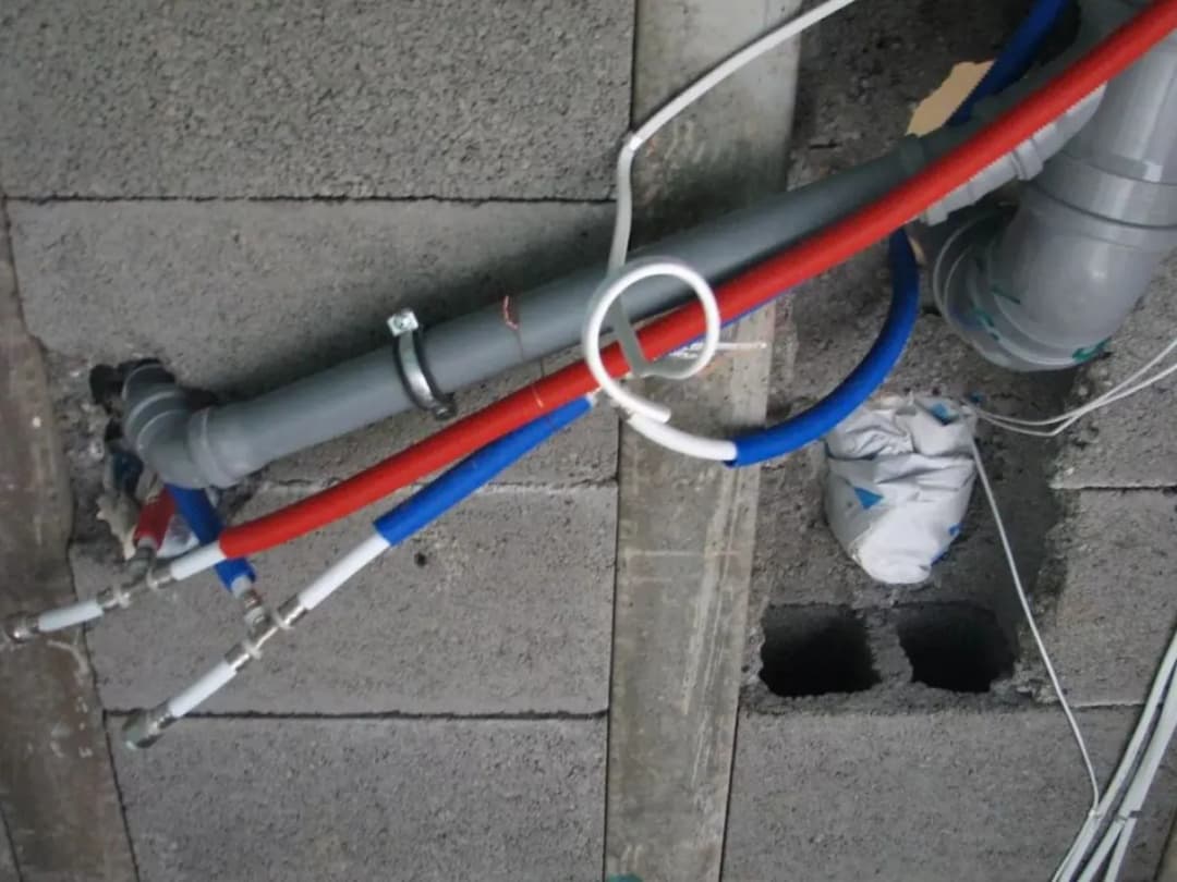 Złączki do rur PCV - Rodzaje, zastosowania i montaż w instalacjach