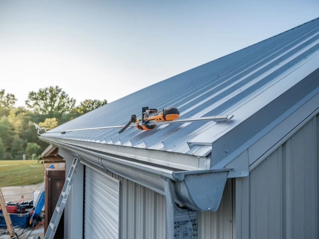 Jakie rynny do garażu blaszanego? Najlepsze rozwiązania i porady
