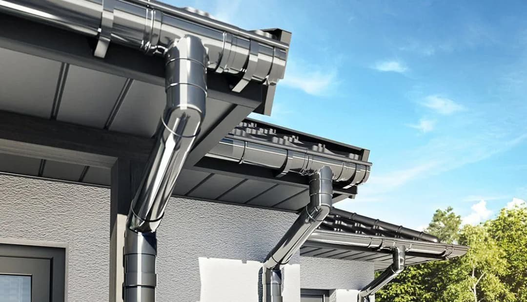 Rynny spustowe plastikowe: zalety i wady systemów PVC