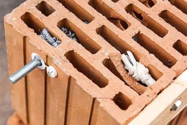 Ile kosztują kotwy? Ceny różnych typów i co warto wiedzieć