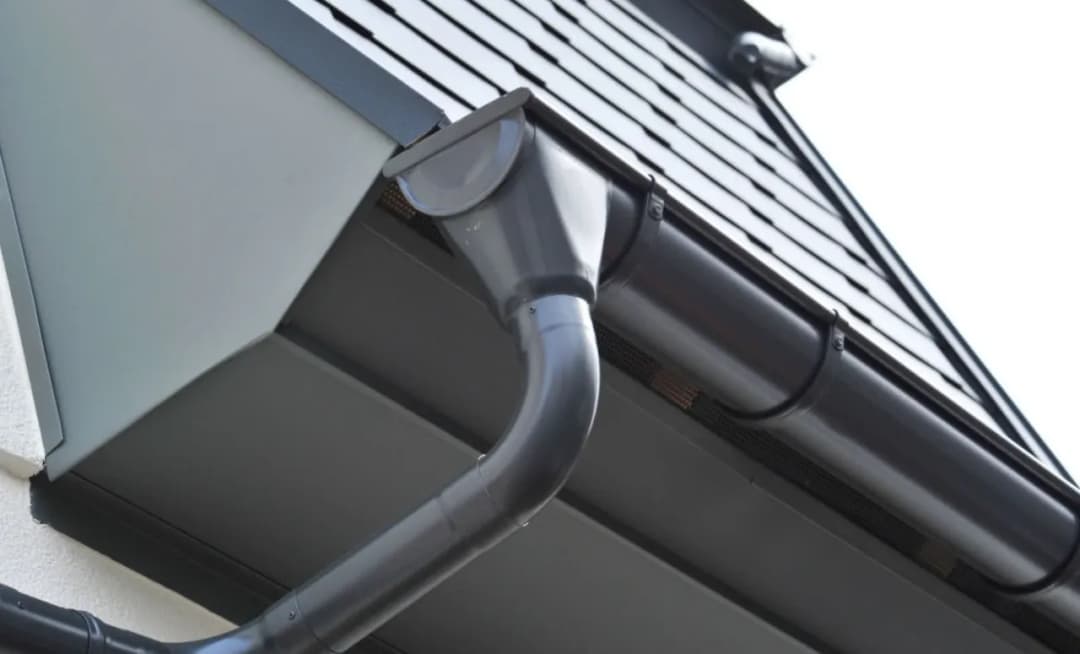 Rynny plastikowe czy metalowe - porównanie, zalety i wady